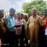 हरदोई: भीषण गर्मी के चलते ग्रामीणों का फूटा गुस्सा, पावर हाउस पर किया धरना प्रदर्शन