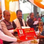 Hardoi News: पीएम स्वनिधि योजना के अंतर्गत लाभार्थियों को दिये प्रणाम पत्र