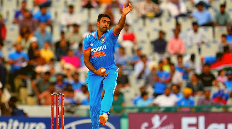 भारतीय ऑफ स्पिनर रविचंद्रन अश्विन टेस्ट क्रिकेट में 500 विकेट लेने वाले दूसरे भारतीय और दुनिया के 9वें गेंदबाज