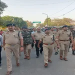 Hardoi News: एसपी के नेतृत्व में पुलिस ने निकाला रूट मार्च/पैदल गस्त
