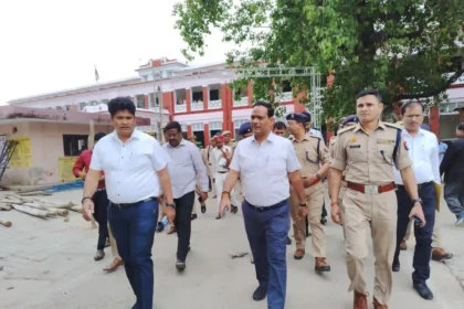 Shahjahanpur: जिला निर्वाचन अधिकारी ने किया नामांकन स्थल का निरीक्षण