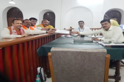 हरदोई से जय प्रकाश रावत व मिश्रिख से अशोक रावत ने नामांकन पत्र दाखिल किया