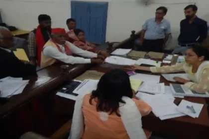 Hardoi News: लोक सभा सामान्य निर्वाचन क्षेत्र मिश्रिख से तीन लोगों ने नामांकन पत्र किया दाखिल