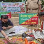 Sravasti News : डीएम ने वन महोत्सव का शुभारंभ कर मौलश्री का लगाया पौधा, 47 लाख पौधे लगाने का लक्ष्य