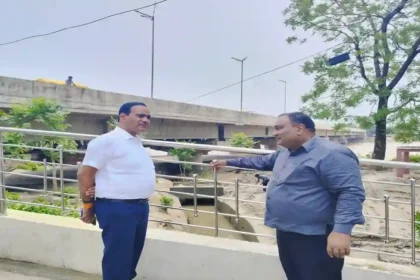 Shahjahanpur: डीएम ने बाढ़ ग्रस्त क्षेत्रों का निरीक्षण कर लिया जायजा