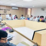 Shahjahanpur: डीएम की अध्यक्षता में सीएम डैस बोर्ड की समीक्षा बैठकका हुआ आयोजन