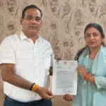 तिलहर क्षेत्र की विधायिका ने क्षेत्र में आई भयंकर बाढ़ से हुई हानि एवं पीड़ितों की समस्याओं के निराकरण से संबंधित जिलाधिकारी को सौंपा पत्र