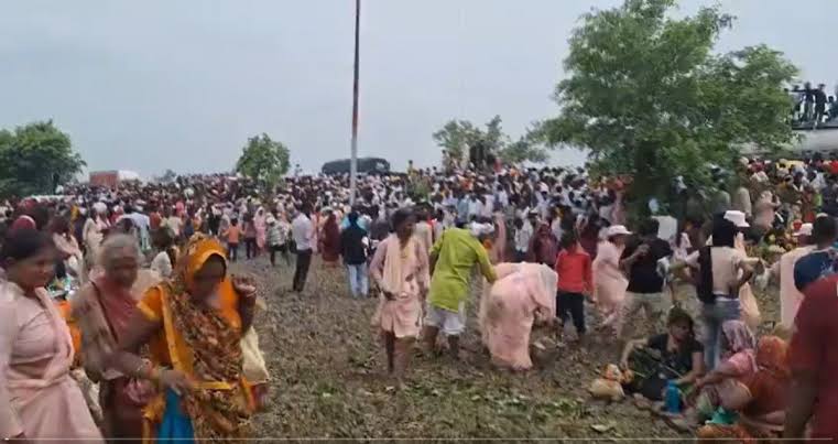हाथरस में सत्संग के दौरान भगदड़ में मृतकों की संख्या 130 के पार, CM योगी ने किया मुआवजे का एलान