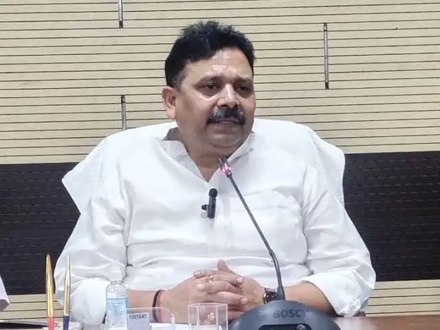 क्या काशी विश्वनाथ मंदिर के बाहर दुकानों पर भी लगेगी नेम प्लेट, योगी सरकार के मंत्री ने की बड़ी मांग