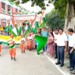 Shahjahanpur: जिलाधिकारी ने हर घर तिरंगा रैली को हरी झंडी दिखाकर किया रवाना