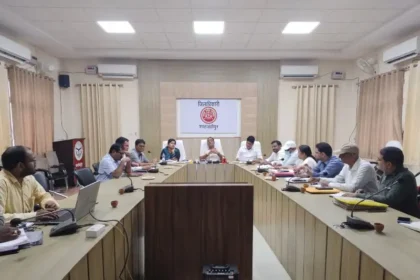 Shahjahanpur News: डीएम की अध्यक्षता में बेसिक शिक्षा विभाग की जिला टास्क फोर्स समिति की बैठक का हुआ आयोजन