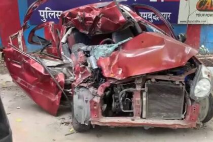 नोएडा में ट्रैक्टर ने कार में मारी टक्कर, कार के उड़े परखच्चे, सड़क हादसे में 4 दोस्तों की मौत