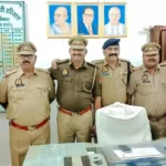 Hardoi: मुख्य आरक्षियों के उप निरीक्षक बनने पर सीओ एवं कोतवाल ने स्टार लगाकर दी शुभकामनाएं