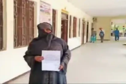 दबंगों के डर से हिंदू महिला बुर्का पहनकर पहुंची तहसील कोर्ट, देखते ही मची अफरा-तफरी