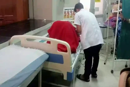 वाराणसी में गैस सिलेंडर में लगी आग में 7 झुलसे, दूध उबालते समय रेगुलेटर लीक होने से लगी आग, चार महिलाओं की हालत गंभीर