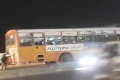 Unnao News: यात्रियों का बस को धक्का देते वीडियो वायरल, विभाग ने शुरू की जांच