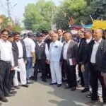 गाजियाबाद में लाठीचार्ज के विरोध में आज यूपी से लेकर दिल्ली तक के वकील हड़ताल पर