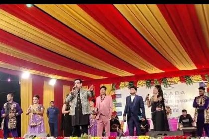 सोनभद्र के आदिवासी मेले में पहुंचे रवि किशन, भोजपुरी गीतों से बांधा समा