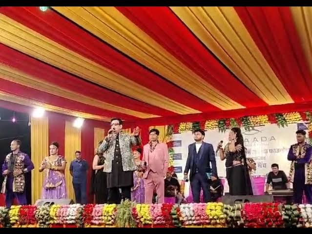 सोनभद्र के आदिवासी मेले में पहुंचे रवि किशन, भोजपुरी गीतों से बांधा समा