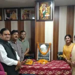 लखनऊ में बनारसी दास गुप्ता की मनाई गई जयंती, दोसर वैश्य समाज के लोगों ने पूर्व सीएम को दी श्रद्धांजलि