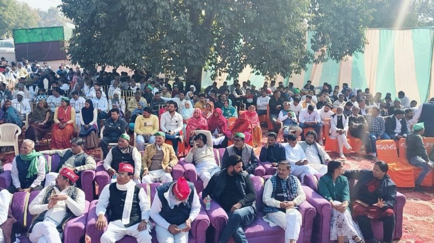 ग्रेटर नोएडा: आंदोलन में जेल गए किसानों के सम्मान में किया सम्मान समारोह
