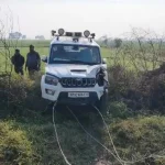 जालौन में नीलगाय से टकराने के बाद एआरटीओ की कार खाई में पलटी, एआरटीओ समेत 4 घायल