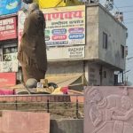 Hardoi News: देवी-देवताओं के ऊपर अटल जी की मूर्ति
