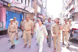 लखीमपुर खीरी: होली और जुमे की नमाज को लेकर अलर्ट रहा प्रशासन: डीएम-एसपी ने पैदल गश्त कर दिलाया सुरक्षा का एहसास