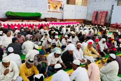 Hardoi News: समाजवादी पार्टी के नेता कराया रोज़ा इफ्तार