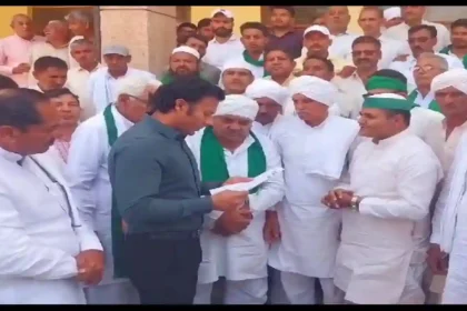 Shamli News: किसानों का धरना जबरन हटाए जाने पर भड़का भाकियू, सैकड़ों किसानों ने किया प्रदर्शन, राष्ट्रपति को भेजा रोष पत्र