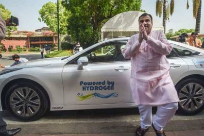Nitin Gadkari Hydrogen Car: देखिए जब 'फ्यूचर कार' से संसद पहुंचे नितिन गडकरी, क्या बताई खूबियां