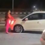 हरिद्वार में नशे में धुत महिला ने सड़क पर मचाया हंगामा, वीडियो हुआ वायरल