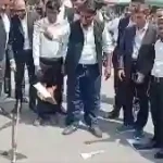 फिल्म डायरेक्टर अनुराग कश्यप के खिलाफ रायबरेली में अधिवक्ताओं का जोरदार प्रदर्शन, पुतला फूंककर जताई नाराजगी