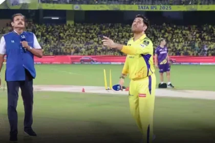CSK vs KKR: खूब जमा रंग जब 683 दिन बाद टॉस के लिए उतरे धोनी, IPL इतिहास के सबसे उम्रदराज कप्तान बने महेंद्र सिंह धोनी