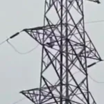हापुड़ में प्रेमिका से नाराज होकर हाईटेंशन टावर पर चढ़ा युवक