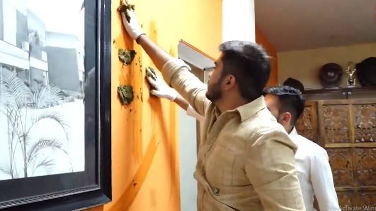 दिल्ली यूनिवर्सिटी के लक्ष्मीबाई कॉलेज में DUSU अध्यक्ष रौनक खत्री ने प्रिंसिपल ऑफिस में पोता गोबर, विवाद गरमाया