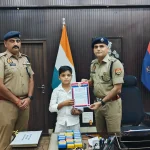 12 वर्षीय अल्तमश की ईमानदारी पर हरदोई पुलिस को फ़क्र, एसपी नीरज कुमार जादौन ने किया सम्मानित