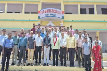 Hardoi News: सेवानिवृत्त कर्मचारी को दी गई भावभीनी विदाई