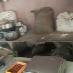 Hardoi News: चौकी से चंद कदम की दूरी पर चोरों ने दो दुकानों के ताले काटकर 20,000 का सामान किया चोरी, दुकानदारों में दहशत