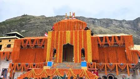 शुभ मुहूर्त में खुले भगवान बद्रीनाथ के कपाट, आस्था और भक्ति का उमड़ा सैलाब