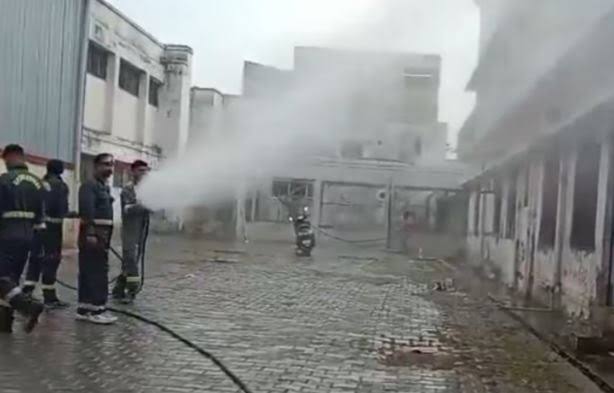 शाहजहांपुर मेडिकल कॉलेज में फार्मलीन गैस लीक, अस्पताल में मची भगदड़, एक की मौत