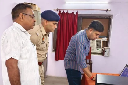 Hardoi News: आरओ/एआरओ परीक्षा शांतिपूर्वक संपन्न, जिलाधिकारी व पुलिस अधीक्षक ने किया परीक्षा केंद्रों का भ्रमण