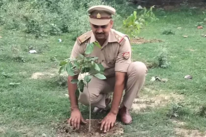 Hardoi News: हरियावां थाना प्रभारी ने किया वृक्षारोपण
