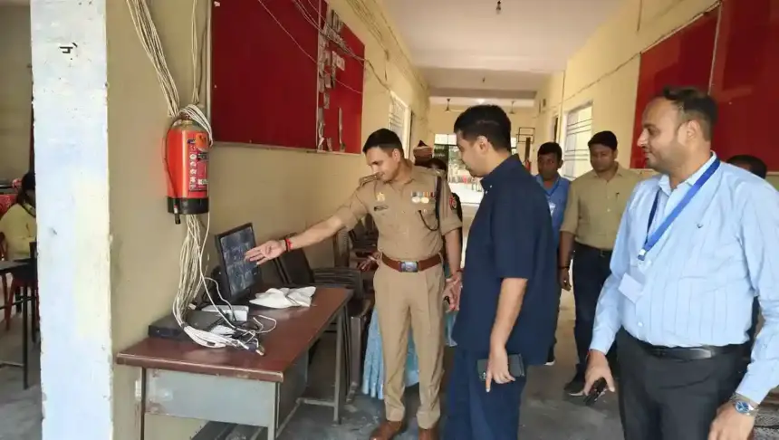 हरदोई डीएम व एसपी ने PCS परीक्षा केंद्रों का किया निरीक्षण, दिए सख्त निर्देश
