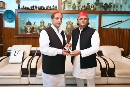 आजम खां से अकेले मिलने गए अखिलेश यादव; आज़म ने कहा था, कोई तीसरा नहीं हो...