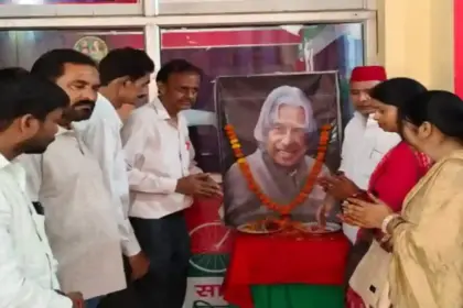 Hardoi News: हरदोई सपा जिला अध्यक्ष शराफत अली ने डॉक्टर अब्दुल कलाम की जयंती मनाई और दी श्रद्धांजलि