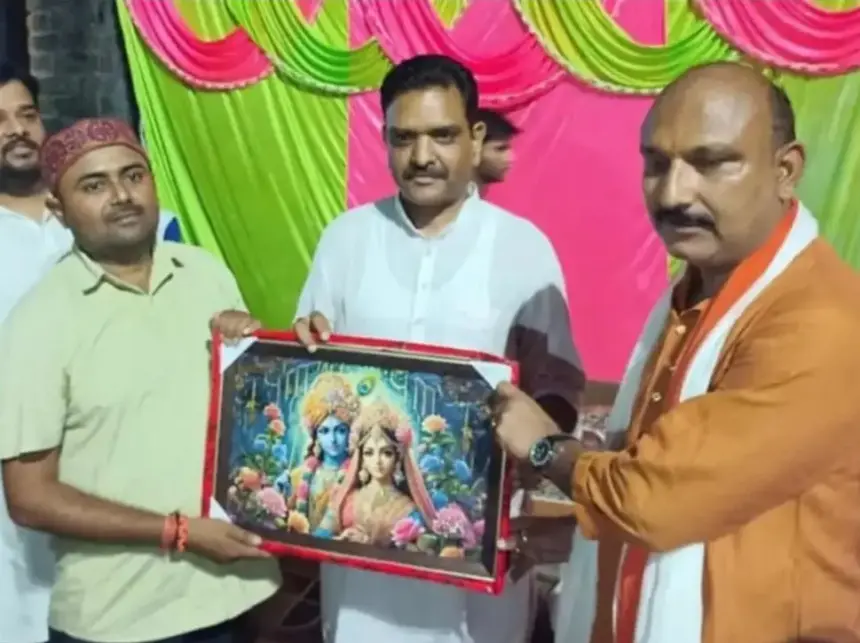 Hardoi News: प्रभारी मंत्री असीम अरुण ने ग्रामीणों को बारात घर और स्वास्थ्य केंद्र की घोषणा की