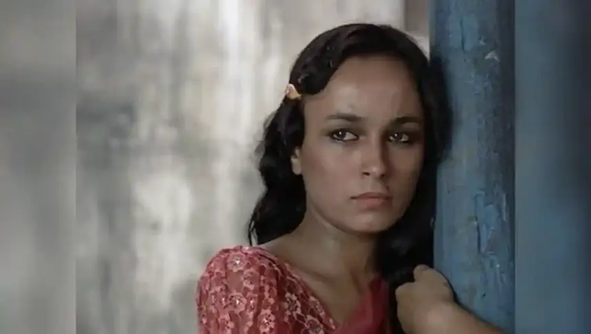 एक्ट्रेस सोनी राजदान ने दूसरी शादी के समय इस्लाम कबूल कर लिया था, क्योंकि महेश भट्ट पहले से शादी शुदा थे..