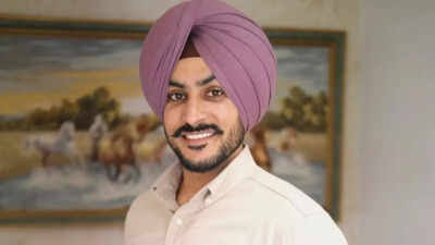 Punjabi Singer Rajvir Jawanda Passes Away: पंजाबी सिंगर राजवीर जवंदा का निधन, एक्सीडेंट के बाद वेंटिलेटर पर 11 दिन तक लड़ते रहे जिंदगी की जंग 