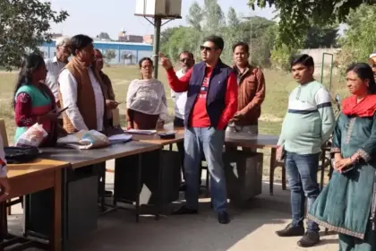 Hardoi News: जिलाधिकारी अनुनय झा ने किया बूथों का निरीक्षण, मतदाताओं को पूर्ण सहयोग देने के निर्देश…